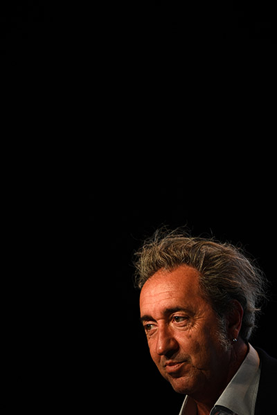 <span style='display:inline-block; background-color:#DF071E; width: 100%;padding:5px;'>Rencontre avec Paolo Sorrentino</span>