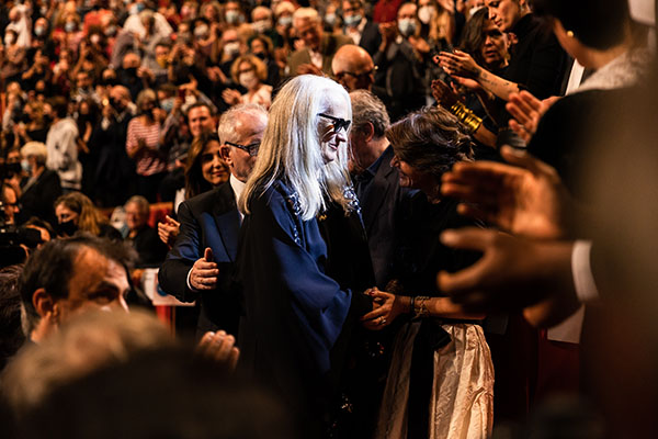 <span style='display:inline-block; background-color:#DF071E; width: 100%;padding:5px;'>Jane Campion</span>